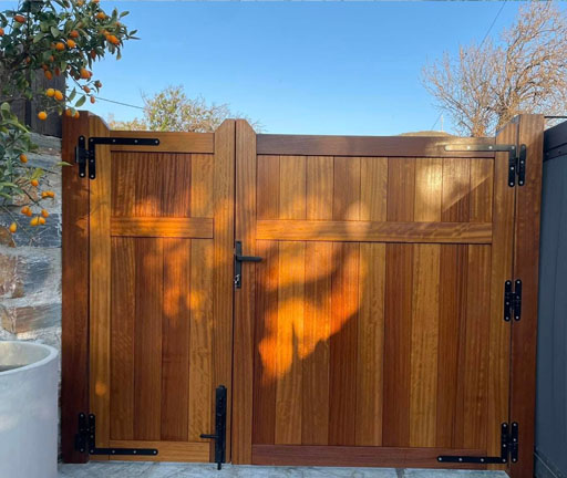 Εξωτερική πόρτα από Ιρόκο